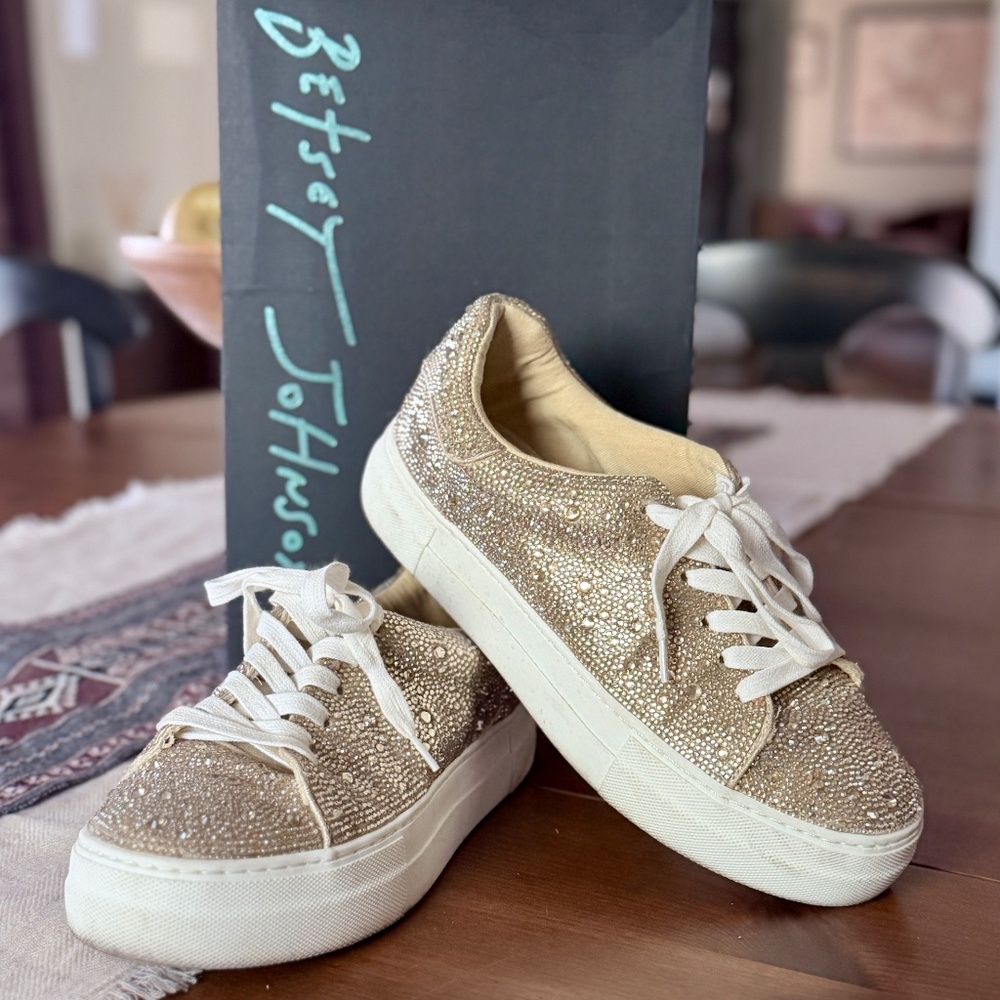 BETSEY JOHNSON | Suton Highwall Bling Platform Sneaker in Gold, Size 8M